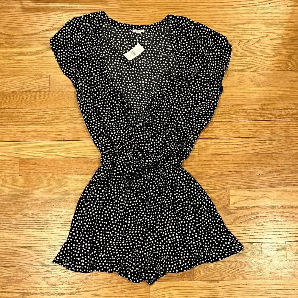 Polka dot romper. NEVER WORN. Loft size M